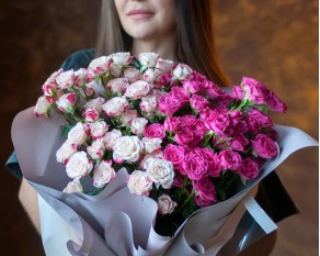 Букет із 15 кущових троянд в упаковці