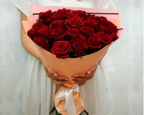 Букет із 21 троянди червоної в упакуванні