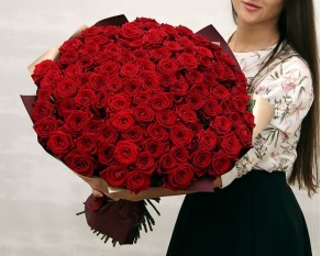 Букет із 101 червоної троянди Авангард