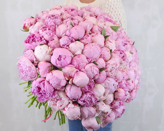 Букет зі 101 рожевої півонії