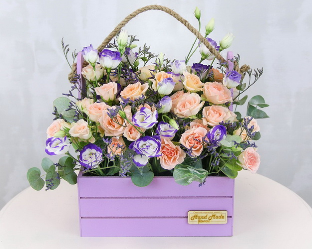 Квіти в дерев'яний ящик Ранок
