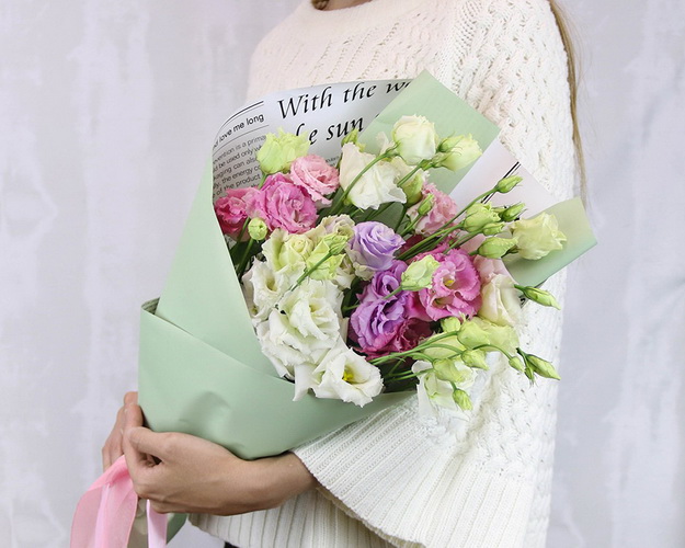 Букет з 9 лізіантусів мікс у стильній упаковці