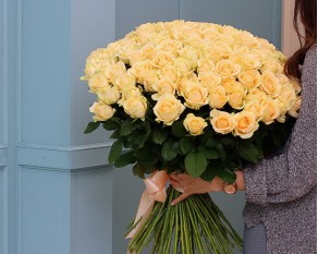 Букет із 101 троянда Фаворитка