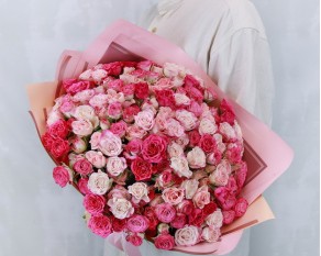 Букет з 51 троянди кущової ніжний мікс в стильній упаковці