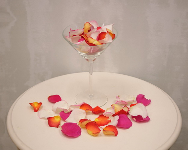 Яскраві та ніжні Пелюстки троянд (мікс)