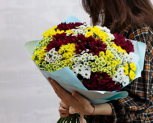 Букет із 25 кущових хризантем яскравий мікс