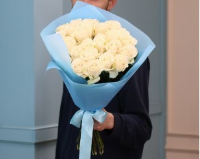 Букет із 25 троянд імпорт в упакуванні