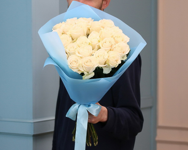 Букет із 25 троянд імпорт в упакуванні