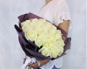 Букет із 25 троянд імпорт в упакуванні