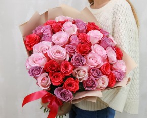 Букет із 51 мікс фіолетових кольорів в упакуванні