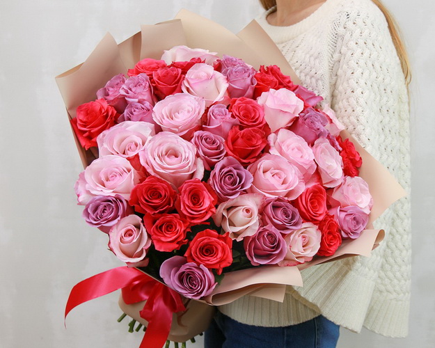 Букет із 51 мікс фіолетових кольорів в упакуванні