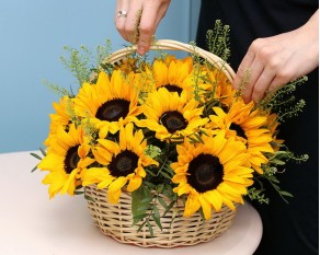 Кошик квітів Сонячний