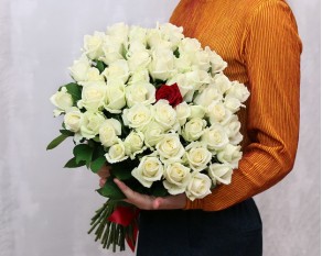 Букет із 51 троянди під стрічку