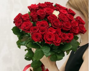 Букет із 51 троянди під стрічку