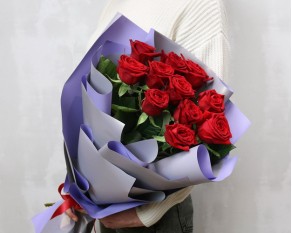 Букет з 11 троянд червоних в упакуванні
