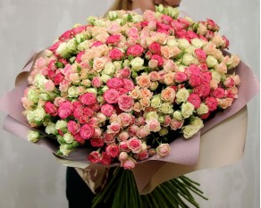 Букет із 101 кущової Троянди Барви