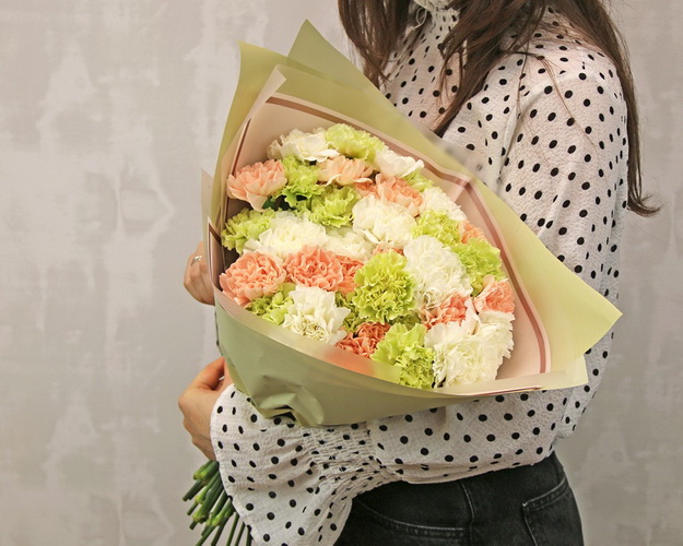 Букет з 35 діантусів (гвоздик) мікс у стильній упаковці