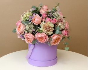 Букет у капелюшній коробці Персиковий настрій