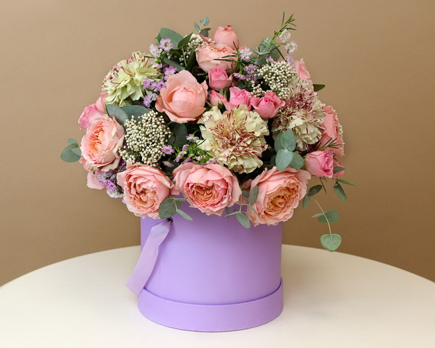 Букет у капелюшній коробці Персиковий настрій