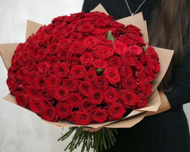 Букет із 101 троянда Наомі