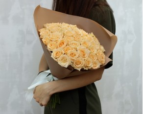 Букет із 51 кремової троянди в упакуванні