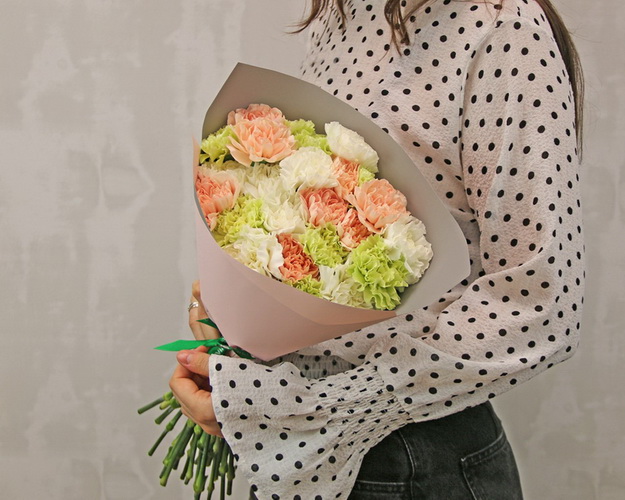 Букет з 25 діантусів ніжний мікс у стильній упаковці