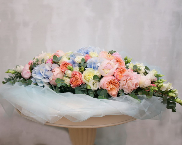 Композиція на стіл нареченого і нареченої Емілі