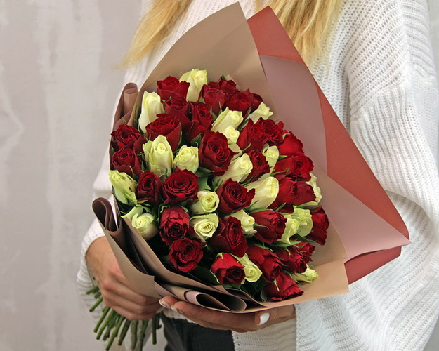 Букет з 51 троянди Доміно