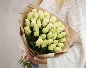 Букет із 35 троянд в упакуванні