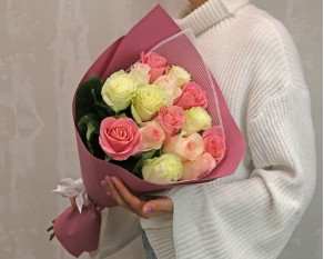 Букет із 15 троянд в упакуванні