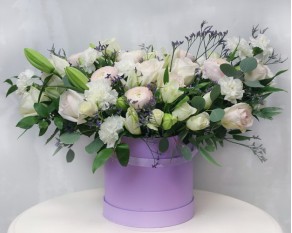 Букет в капелюшної коробки Ніжний погляд