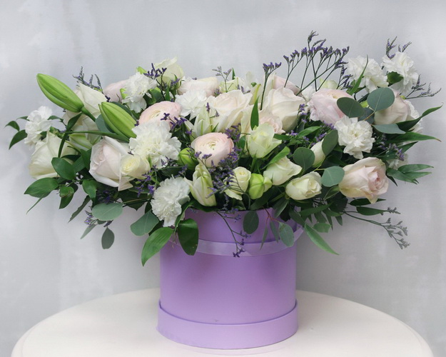 Букет в капелюшної коробки Ніжний погляд