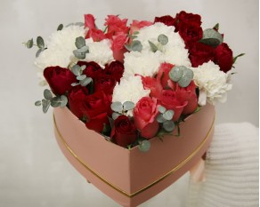 Квіти у коробці Венера