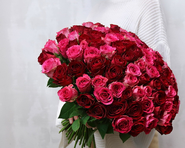 Букет із 101 троянди Два кольори