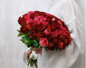 Букет з 51 троянди мікс в упакуванні