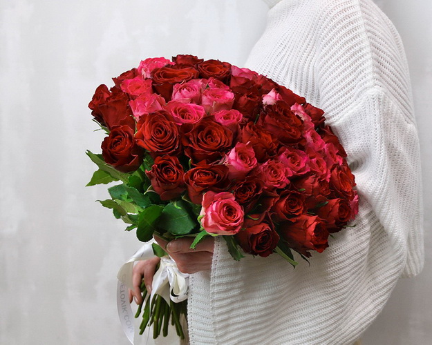 Букет з 51 троянди мікс в упакуванні