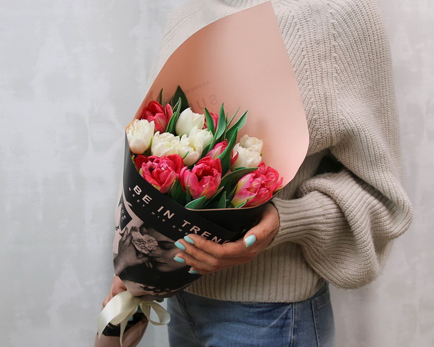 Букет піоноподібних тюльпанів мікс