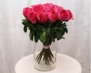 Троянда імпорт малинова