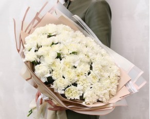 Букет із гвоздик Блондинка