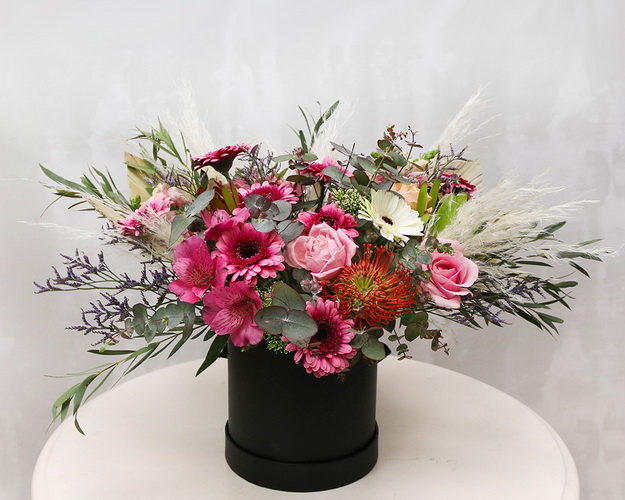 Букет в капелюшної коробки Малібу