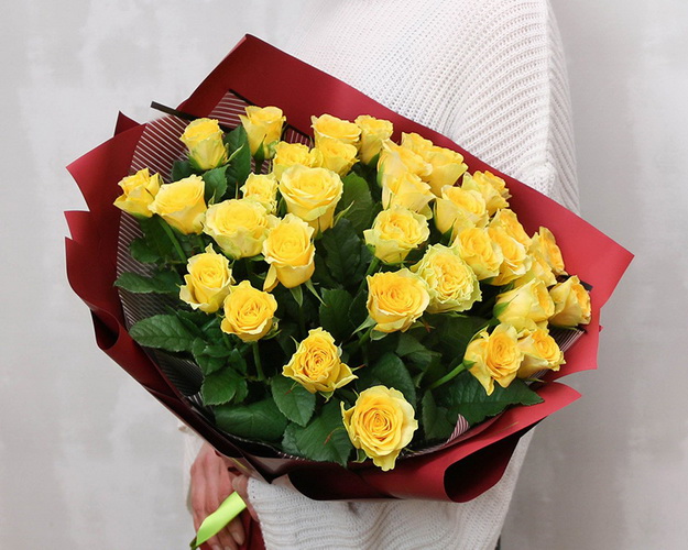 Букет із 35 жовтих троянд в упакуванні