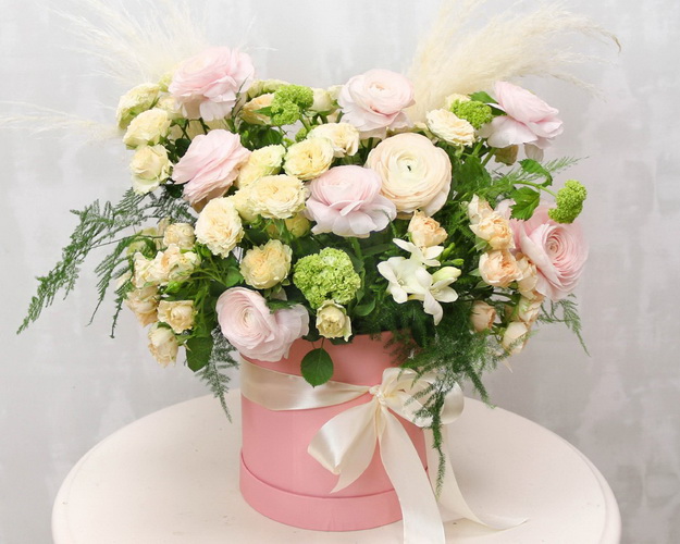 Букет в капелюшної коробки Беатріче