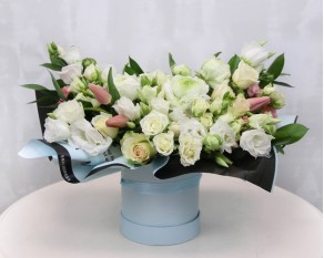 Букет в капелюшної коробки Ніжні чари