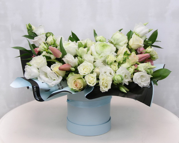 Букет в капелюшної коробки Ніжні чари