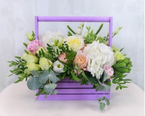 Квіти в дерев'яному ящику Ніжний