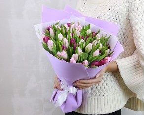 Букет із 51 тюльпану мікс в упаковці