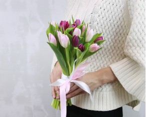 Букет із 15 тюльпанів мікс під стрічку