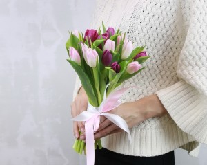 Букет із 15 тюльпанів мікс під стрічку