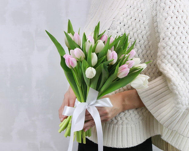 Букет із 25 тюльпанів мікс під стрічку