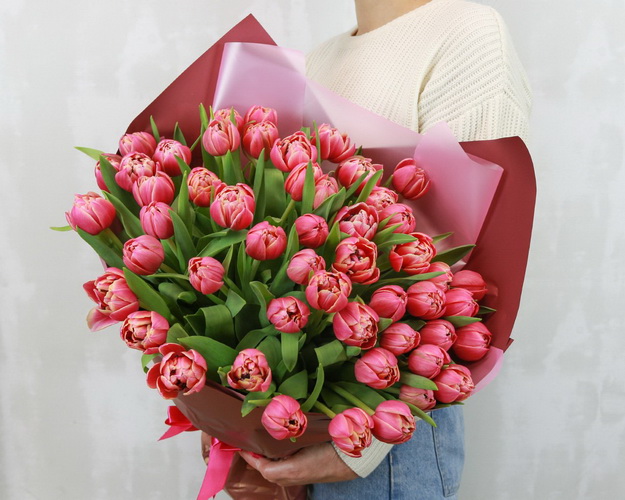 Букет з 51 піоноподібного тюльпану в упаковці